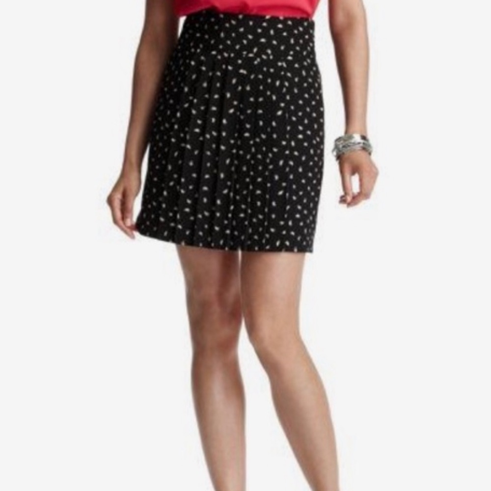 Adorable Loft feather skirt. Size 10.